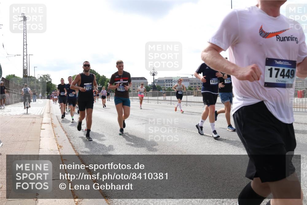 29.06.2025 - hella hamburg halbmarathon Lena Gebhardt http://msf.ph/oto/8410381 29.06.2025 10:17:02 Lombardsbrücke 7257, 7114, 1228, 7115, 7376, 17449, 1083, 1117, 1137, 1240, 1298, 1331, 1348, 1356, 1403, 1553, 1602, 1825, 2225, 2347, 2908, 2912, 3088, 3176, 3210, 3450, 3464, 3466, 3622, 5023, 5036, 5037, 5390, 5929, 5930, 5995, 6126, 6128, 6328, 6488, 6522, 6742, 6941, 6948, 7114, 7115, 7257, 7345, 7360, 7376, 7647, 7924, 7928, 7945, 8253, 8263, 8317, 8513, 8558, 8619, 8857, 8983, 9091, 9152, 9208, 9259, 9332, 9492, 9664, 9676, 10076, 10232 meine-sportfotos.de