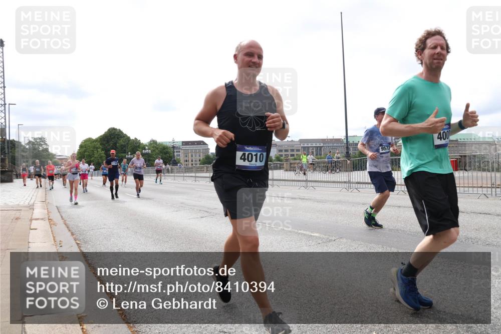29.06.2025 - hella hamburg halbmarathon Lena Gebhardt http://msf.ph/oto/8410394 29.06.2025 10:25:08 Lombardsbrücke 1740, 4010, 400, 9573, 1627, 1740, 2000, 2108, 2249, 2278, 3099, 3113, 3920, 3961, 3963, 4008, 4010, 4444, 5126, 5564, 5814, 6261, 6869, 7778, 8083, 8962, 9573, 9927, 10907, 11400, 11816, 11817, 11921, 13510, 14086, 14649, 14898, 15016, 15119, 15124, 15153, 15679, 15942, 16421, 16422, 17185, 17535, 17954, 18194, 18198 meine-sportfotos.de