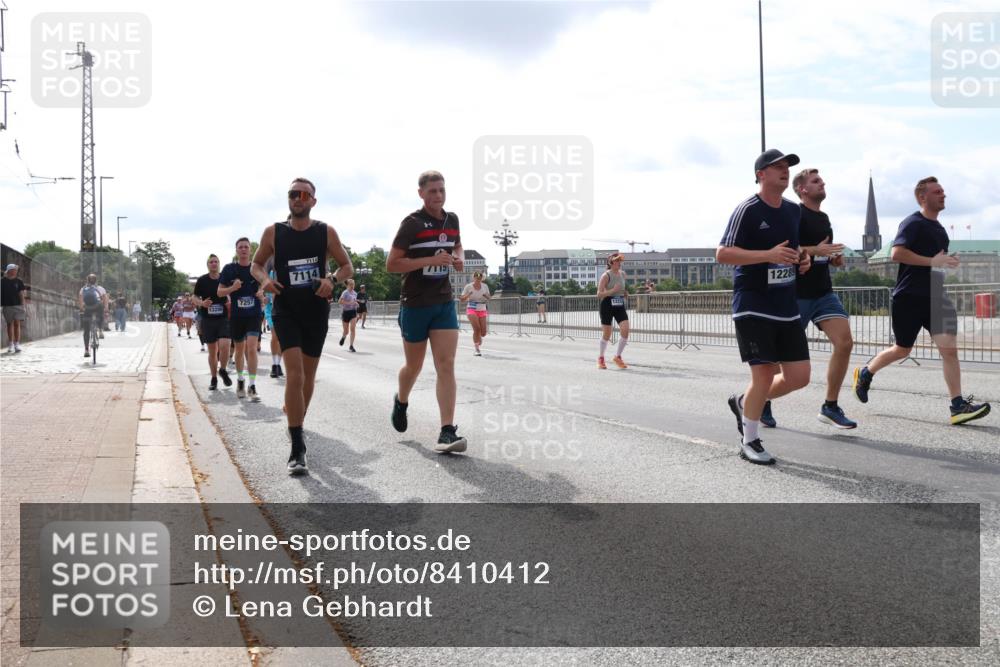 29.06.2025 - hella hamburg halbmarathon Lena Gebhardt http://msf.ph/oto/8410412 29.06.2025 10:17:02 Lombardsbrücke 12289, 1083, 1117, 1137, 1240, 1298, 1331, 1348, 1356, 1403, 1553, 1602, 1825, 2225, 2347, 2908, 2912, 3088, 3176, 3210, 3450, 3464, 3466, 3622, 5023, 5036, 5037, 5390, 5929, 5930, 5995, 6126, 6128, 6328, 6488, 6522, 6742, 6941, 6948, 7114, 7115, 7257, 7345, 7360, 7376, 7647, 7924, 7928, 7945, 8253, 8263, 8317, 8513, 8558, 8619, 8857, 8983, 9091, 9152, 9208, 9259, 9332, 9492, 9664, 9676, 10076, 10232 meine-sportfotos.de