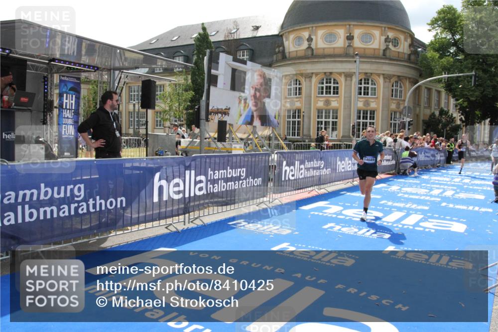 29.06.2025 - hella hamburg halbmarathon Michael Strokosch http://msf.ph/oto/8410425 29.06.2025 10:14:01 Ziel 31, 42, 14689 meine-sportfotos.de
