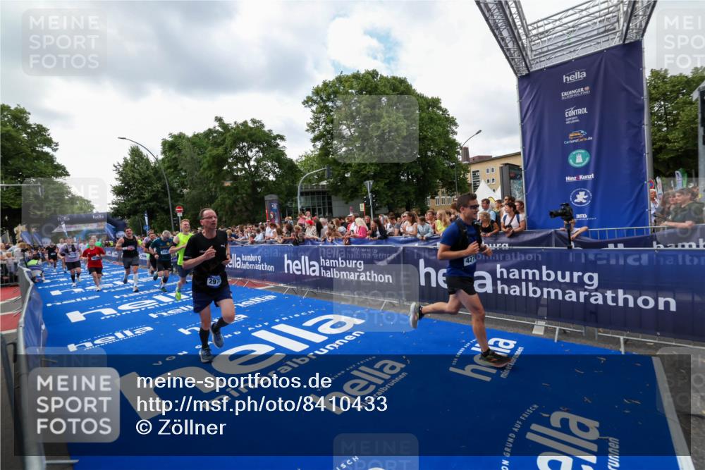 29.06.2025 - hella hamburg halbmarathon Zöllner http://msf.ph/oto/8410433 29.06.2025 10:44:53 Ziel 1941, 2098, 2970, 3004, 3098, 3785, 4270, 4425, 4915, 7056, 7167, 7325, 9720, 12161, 16834, 17406, 18631, 19207, 19210 meine-sportfotos.de