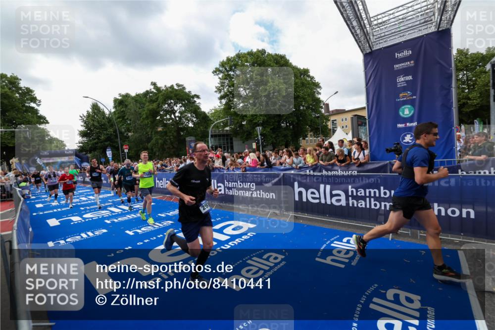 29.06.2025 - hella hamburg halbmarathon Zöllner http://msf.ph/oto/8410441 29.06.2025 10:44:53 Ziel 1941, 2098, 2970, 3004, 3098, 3785, 4270, 4425, 4915, 7056, 7167, 7325, 9720, 12161, 16834, 17406, 18631, 19207, 19210 meine-sportfotos.de