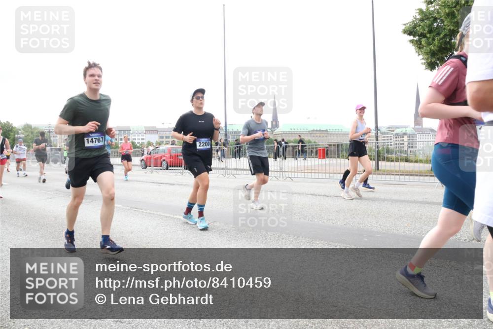 29.06.2025 - hella hamburg halbmarathon Lena Gebhardt http://msf.ph/oto/8410459 29.06.2025 10:51:00 Lombardsbrücke 14767, 2200, 1129, 1203, 1208, 1404, 1478, 1930, 2200, 2202, 2358, 2380, 2859, 3184, 3229, 3647, 3838, 3934, 4156, 4642, 4652, 4695, 4713, 4771, 4848, 4920, 5131, 5286, 5289, 5530, 6178, 7012, 7133, 7141, 7161, 7770, 7771, 7825, 7938, 8200, 8410, 8779, 8833, 8834, 8986, 9096, 9166, 9167, 9168, 9933, 10029, 10437, 10552, 10614, 10636, 11052, 11252, 11577, 12392, 12393, 14534, 15017, 15416 meine-sportfotos.de