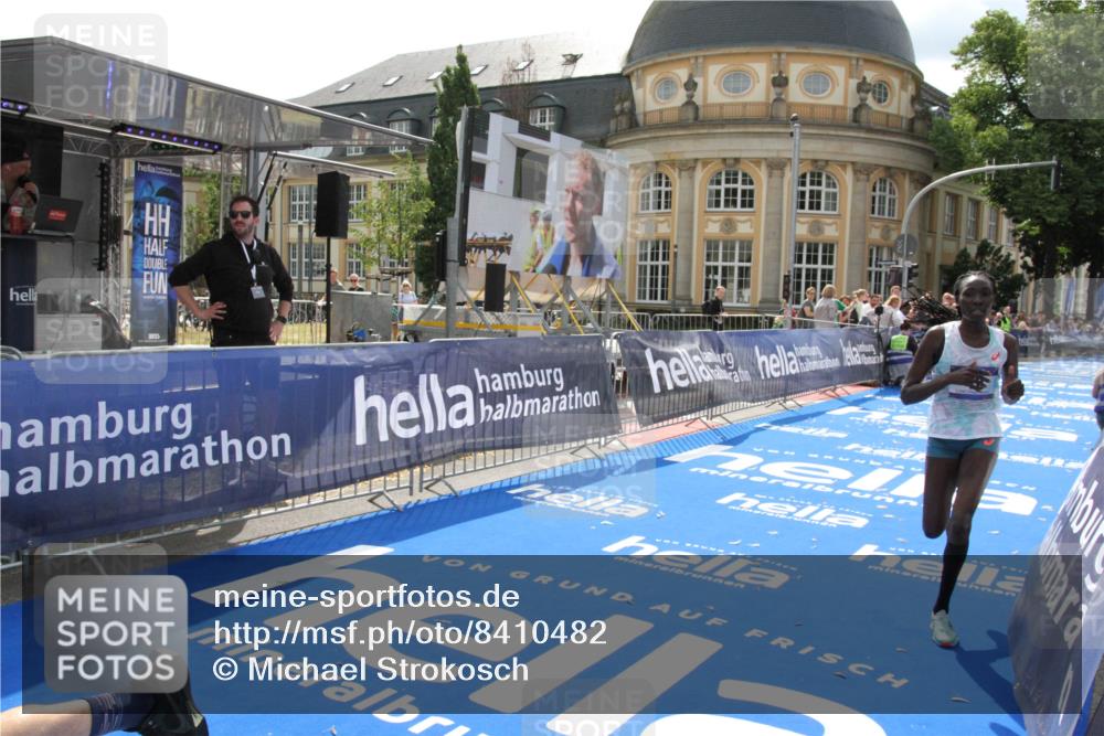 29.06.2025 - hella hamburg halbmarathon Michael Strokosch http://msf.ph/oto/8410482 29.06.2025 10:14:04 Ziel 31, 42, 14689 meine-sportfotos.de