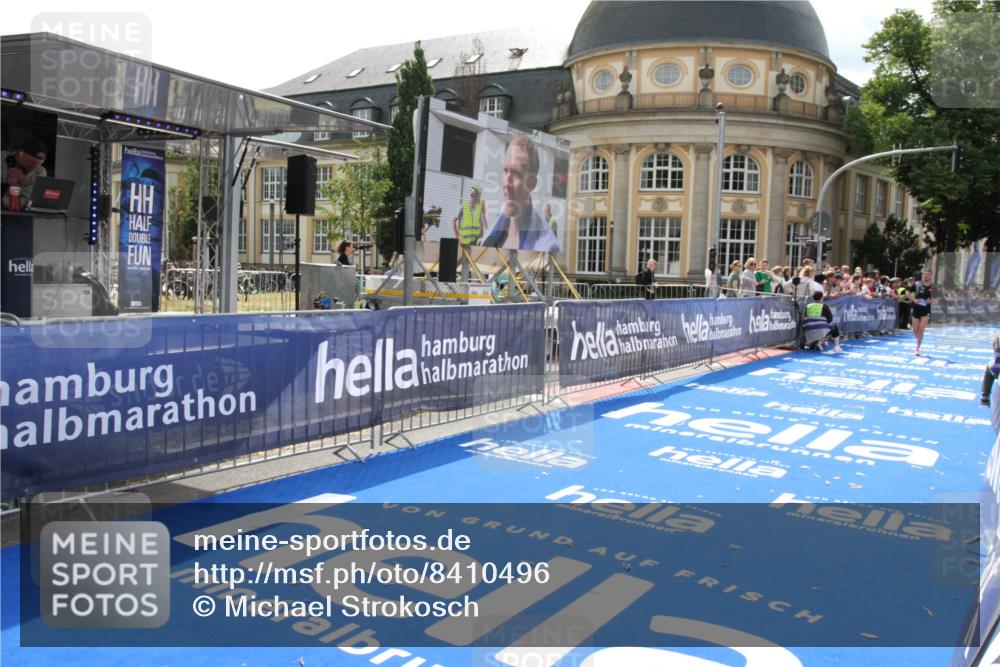 29.06.2025 - hella hamburg halbmarathon Michael Strokosch http://msf.ph/oto/8410496 29.06.2025 10:14:30 Ziel 19227 meine-sportfotos.de