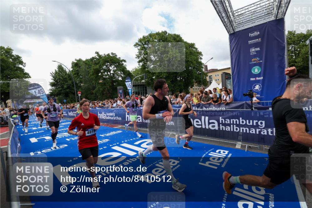 29.06.2025 - hella hamburg halbmarathon Zöllner http://msf.ph/oto/8410512 29.06.2025 10:44:55 Ziel 1941, 2098, 2890, 3004, 3098, 3785, 4425, 4915, 7056, 7167, 7325, 9030, 9720, 12161, 16834, 17382, 17406, 18631, 19207, 19210 meine-sportfotos.de