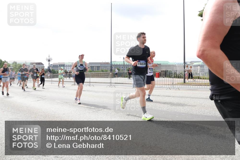 29.06.2025 - hella hamburg halbmarathon Lena Gebhardt http://msf.ph/oto/8410521 29.06.2025 10:41:44 Lombardsbrücke 1623, 15039, 1219, 1314, 1509, 1536, 1542, 1623, 1648, 1712, 2153, 2229, 2258, 3326, 3344, 3459, 3460, 3532, 3533, 3568, 3623, 4415, 4541, 4610, 4787, 5432, 5688, 5689, 5928, 5942, 6137, 6153, 6250, 6320, 6430, 6436, 6450, 6618, 6793, 6846, 6894, 7022, 7023, 7477, 7955, 7968, 8004, 8162, 8163, 8293, 8300, 8301, 8443, 8586, 8848, 8897, 8908, 8992, 9467, 9588, 10181, 10348, 10483, 10623, 11011, 11166 meine-sportfotos.de