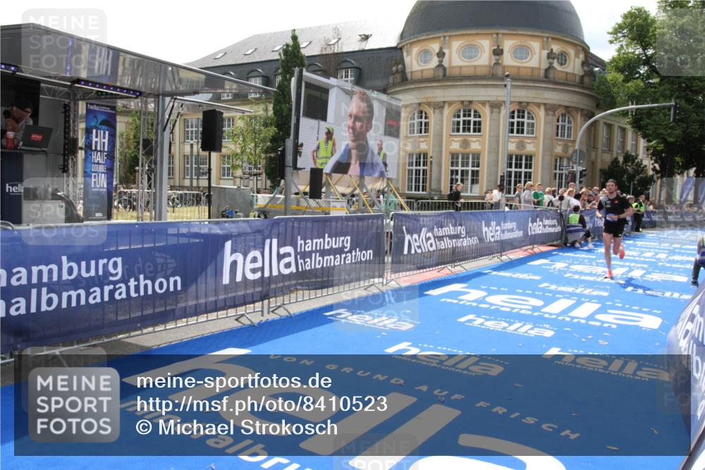 29.06.2025 - hella hamburg halbmarathon Michael Strokosch http://msf.ph/oto/8410523 29.06.2025 10:14:32 Ziel 19227 meine-sportfotos.de