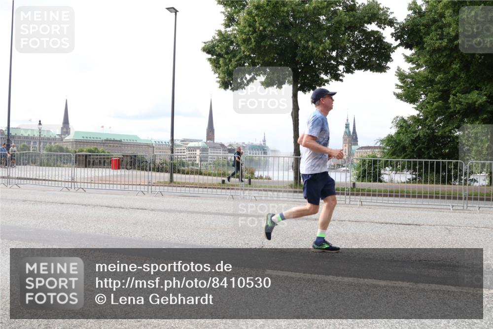 29.06.2025 - hella hamburg halbmarathon Lena Gebhardt http://msf.ph/oto/8410530 29.06.2025 10:25:09 Lombardsbrücke 1627, 1740, 2000, 2108, 2249, 2278, 3099, 3920, 3961, 3963, 4008, 4010, 4444, 5126, 5564, 5814, 6869, 7778, 8083, 8962, 9573, 9927, 11157, 11400, 11816, 11817, 11921, 13510, 14086, 14649, 14898, 15016, 15119, 15124, 15153, 15679, 15942, 16421, 16422, 17185, 17535, 17954, 18194, 18198 meine-sportfotos.de