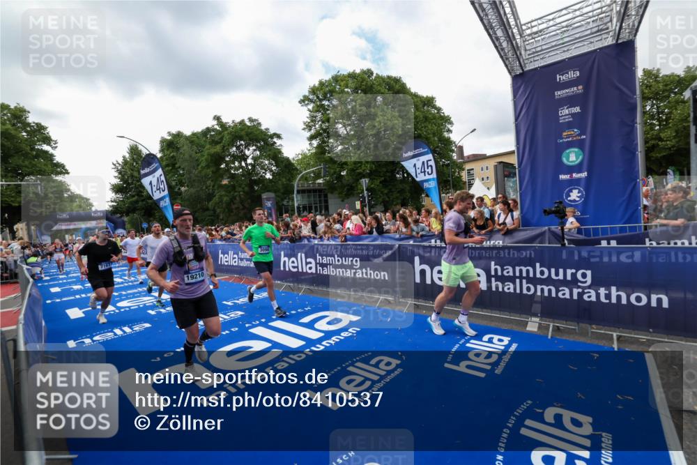 29.06.2025 - hella hamburg halbmarathon Zöllner http://msf.ph/oto/8410537 29.06.2025 10:44:56 Ziel 1520, 2098, 2890, 3004, 3098, 4425, 4915, 7056, 7167, 7325, 9030, 9720, 12161, 16834, 17382, 17406, 18055, 18631, 19207, 19210 meine-sportfotos.de