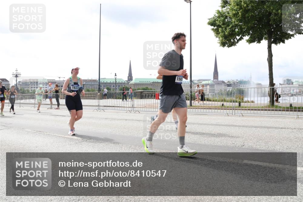 29.06.2025 - hella hamburg halbmarathon Lena Gebhardt http://msf.ph/oto/8410547 29.06.2025 10:41:45 Lombardsbrücke 1623, 1503, 1039, 1314, 1509, 1536, 1542, 1623, 1648, 1712, 2153, 2258, 3326, 3344, 3459, 3460, 3532, 3533, 3568, 3623, 4415, 4541, 4610, 4735, 4736, 4787, 5432, 5688, 5689, 5928, 5942, 6137, 6153, 6250, 6320, 6430, 6436, 6450, 6618, 6793, 6846, 6894, 7022, 7023, 7477, 7955, 7968, 8004, 8162, 8163, 8300, 8301, 8443, 8586, 8848, 8897, 8908, 8992, 9223, 9467, 9588, 10181, 10348, 10483, 10623, 11011, 11166 meine-sportfotos.de