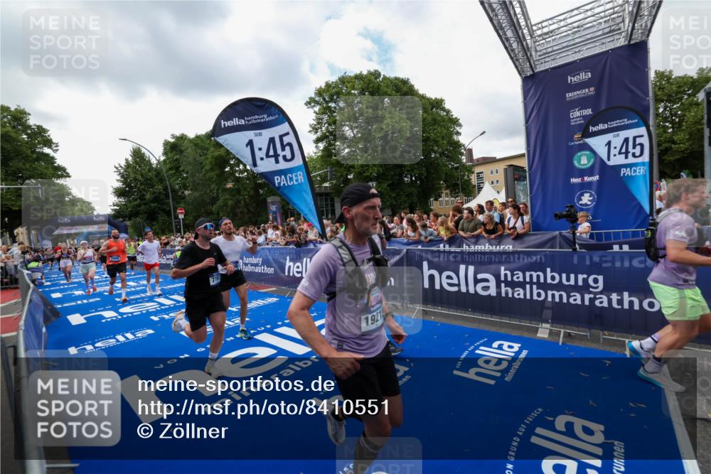 29.06.2025 - hella hamburg halbmarathon Zöllner http://msf.ph/oto/8410551 29.06.2025 10:44:57 Ziel 1424, 1520, 2098, 2890, 3098, 4425, 7056, 7167, 9030, 9720, 12161, 17382, 17406, 18055, 18631, 19207, 19210 meine-sportfotos.de