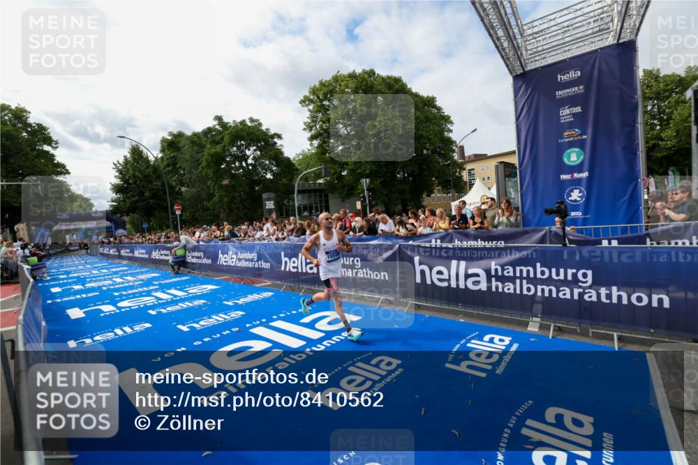 29.06.2025 - hella hamburg halbmarathon Zöllner http://msf.ph/oto/8410562 29.06.2025 10:20:41 Ziel 14360, 15526 meine-sportfotos.de