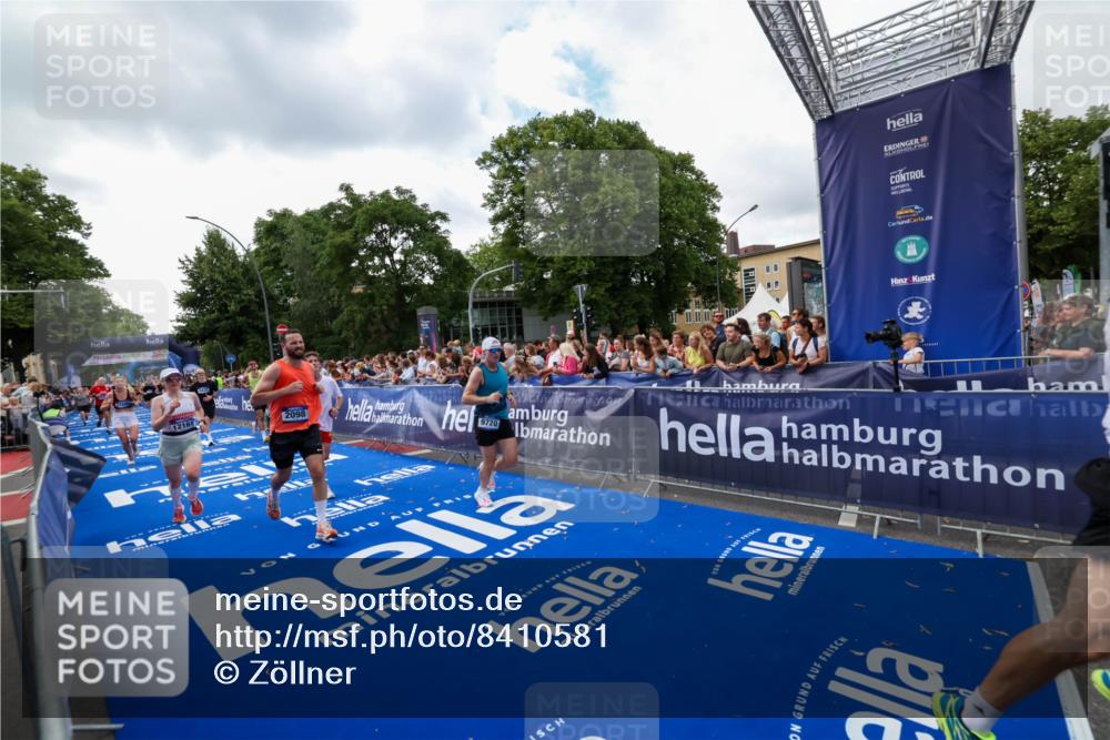 29.06.2025 - hella hamburg halbmarathon Zöllner http://msf.ph/oto/8410581 29.06.2025 10:44:58 Ziel 1424, 1520, 2098, 2890, 3098, 4425, 7056, 7167, 9030, 9720, 12161, 16058, 17382, 17406, 17544, 18055, 18631, 19210 meine-sportfotos.de