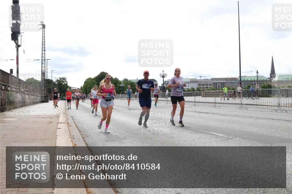 29.06.2025 - hella hamburg halbmarathon Lena Gebhardt http://msf.ph/oto/8410584 29.06.2025 10:25:11 Lombardsbrücke 740, 17185, 15153, 1627, 1740, 2000, 2108, 2249, 2278, 3920, 3961, 3963, 4008, 4010, 4444, 5126, 5564, 5814, 6869, 7778, 8083, 8962, 9573, 9927, 11157, 11400, 11662, 11816, 11817, 11921, 13510, 14086, 14649, 14898, 15016, 15119, 15124, 15153, 15679, 15942, 16421, 16422, 17185, 17535, 17954, 18194, 18198 meine-sportfotos.de
