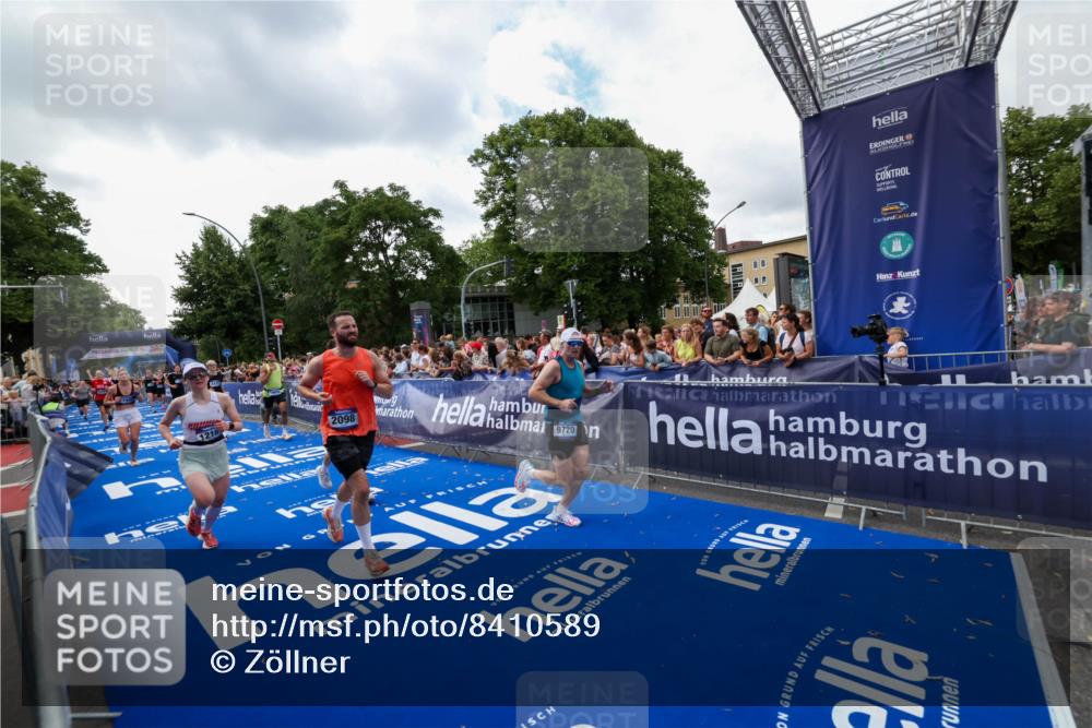 29.06.2025 - hella hamburg halbmarathon Zöllner http://msf.ph/oto/8410589 29.06.2025 10:44:59 Ziel 1424, 1520, 2098, 2890, 4425, 9030, 9720, 12161, 16058, 17382, 17406, 17544, 18055, 18631 meine-sportfotos.de