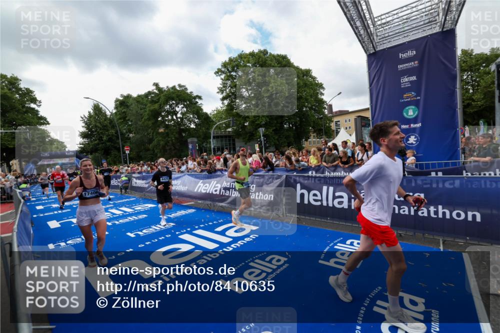 29.06.2025 - hella hamburg halbmarathon Zöllner http://msf.ph/oto/8410635 29.06.2025 10:45:00 Ziel 1171, 1424, 1520, 2098, 2890, 4425, 9030, 9720, 12161, 16058, 17381, 17382, 17406, 17544, 18055, 18631 meine-sportfotos.de