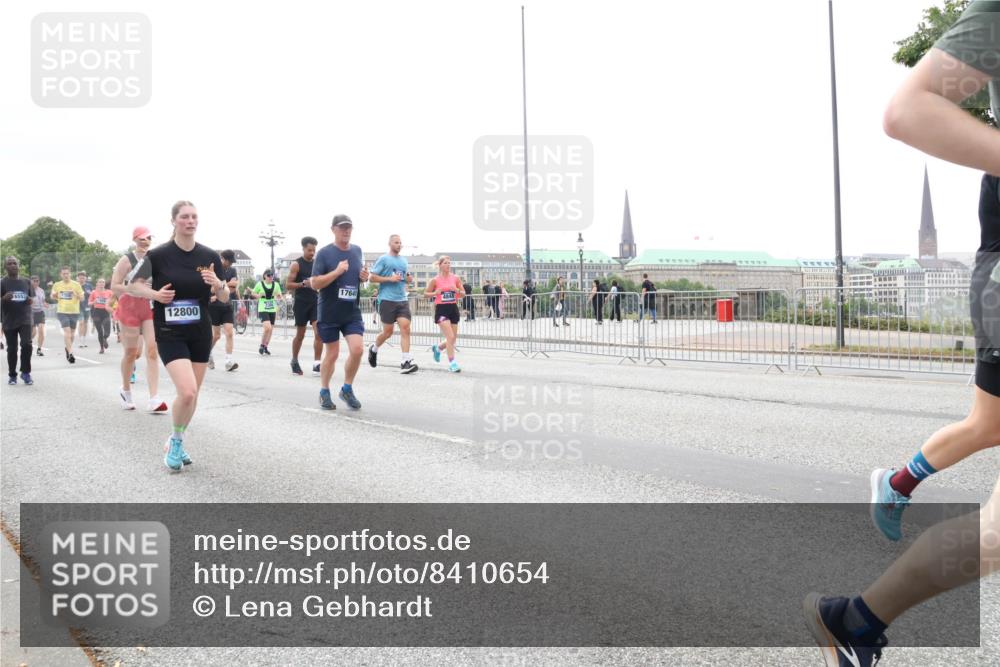 29.06.2025 - hella hamburg halbmarathon Lena Gebhardt http://msf.ph/oto/8410654 29.06.2025 10:51:01 Lombardsbrücke 1764, 12800, 1129, 1203, 1208, 1404, 1478, 1930, 2200, 2202, 2358, 2380, 2859, 3184, 3229, 3647, 3838, 3934, 4156, 4642, 4652, 4695, 4713, 4771, 4848, 4920, 5286, 5289, 5530, 6178, 7012, 7133, 7141, 7161, 7770, 7771, 7825, 7938, 8200, 8410, 8779, 8833, 8834, 8986, 9096, 9166, 9167, 9168, 9933, 10029, 10437, 10552, 10614, 10636, 11052, 11252, 11577, 12392, 12393, 14534, 15017, 15416 meine-sportfotos.de