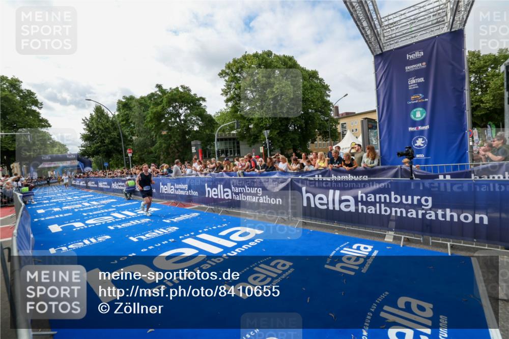 29.06.2025 - hella hamburg halbmarathon Zöllner http://msf.ph/oto/8410655 29.06.2025 10:20:48 Ziel 14360, 16988, 17402 meine-sportfotos.de