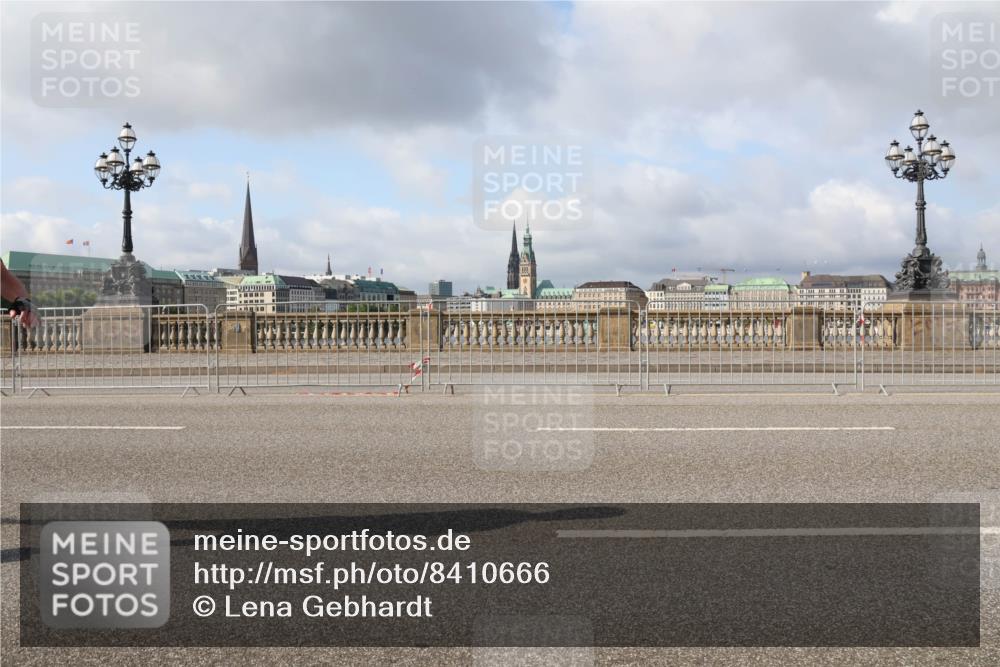 29.06.2025 - hella hamburg halbmarathon Lena Gebhardt http://msf.ph/oto/8410666 29.06.2025 08:55:16 Lombardsbrücke  meine-sportfotos.de