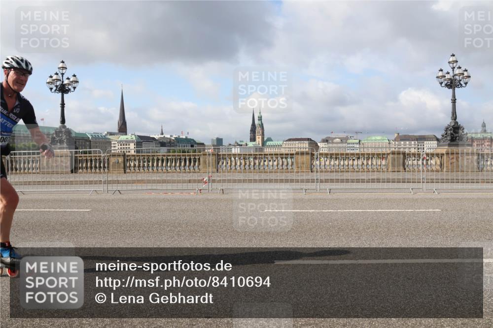 29.06.2025 - hella hamburg halbmarathon Lena Gebhardt http://msf.ph/oto/8410694 29.06.2025 08:55:16 Lombardsbrücke 007 meine-sportfotos.de