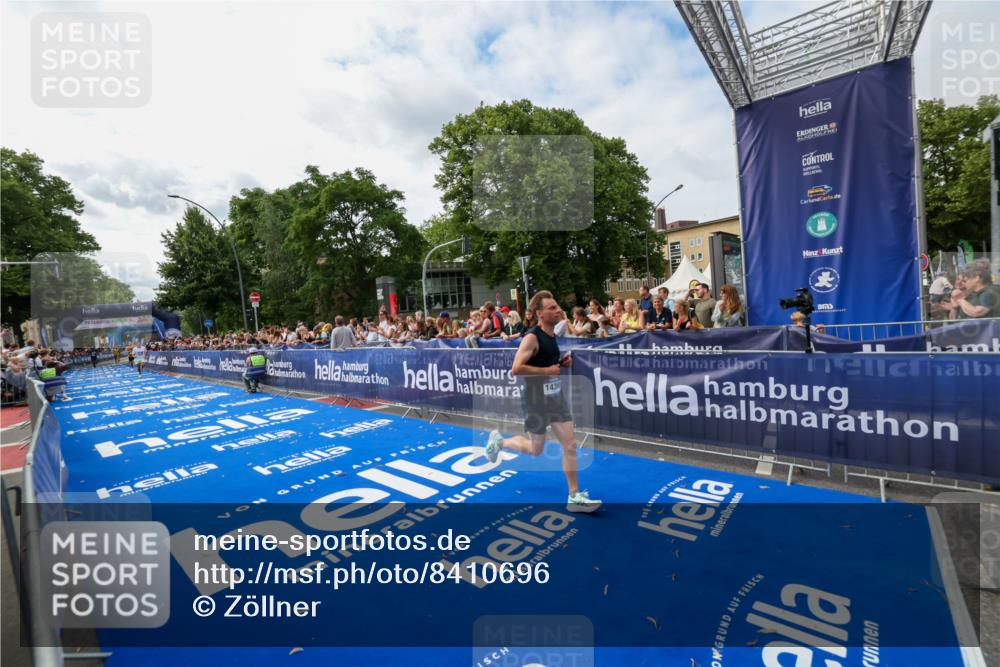 29.06.2025 - hella hamburg halbmarathon Zöllner http://msf.ph/oto/8410696 29.06.2025 10:20:50 Ziel 14360, 16988, 17402 meine-sportfotos.de