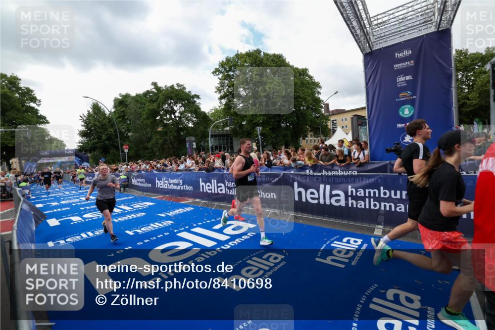 29.06.2025 - hella hamburg halbmarathon Zöllner http://msf.ph/oto/8410698 29.06.2025 10:45:04 Ziel 1171, 1424, 1520, 2890, 3917, 6266, 7709, 7843, 9030, 9710, 10741, 11688, 13919, 15334, 16058, 17381, 17382, 17544, 18055 meine-sportfotos.de
