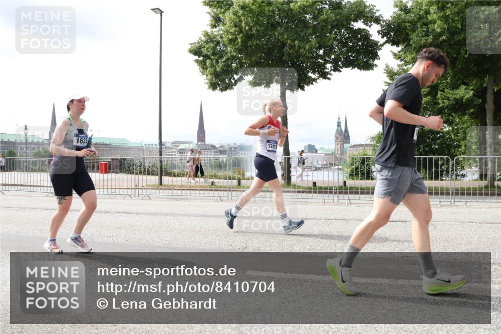 29.06.2025 - hella hamburg halbmarathon Lena Gebhardt http://msf.ph/oto/8410704 29.06.2025 10:41:45 Lombardsbrücke 1623, 12419, 1039, 1314, 1509, 1536, 1542, 1623, 1648, 1712, 2153, 2258, 3326, 3344, 3459, 3460, 3532, 3533, 3568, 3623, 4415, 4541, 4610, 4735, 4736, 4787, 5432, 5688, 5689, 5928, 5942, 6137, 6153, 6250, 6320, 6430, 6436, 6450, 6618, 6793, 6846, 6894, 7022, 7023, 7477, 7955, 7968, 8004, 8162, 8163, 8300, 8301, 8443, 8586, 8848, 8897, 8908, 8992, 9223, 9467, 9588, 10181, 10348, 10483, 10623, 11011, 11166 meine-sportfotos.de