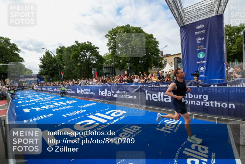 29.06.2025 - hella hamburg halbmarathon Zöllner http://msf.ph/oto/8410709 29.06.2025 10:20:50 Ziel 14360, 16988, 17402 meine-sportfotos.de