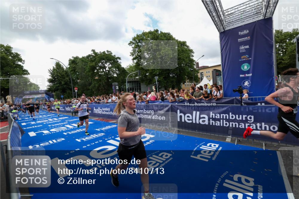 29.06.2025 - hella hamburg halbmarathon Zöllner http://msf.ph/oto/8410713 29.06.2025 10:45:05 Ziel 1171, 1424, 1520, 3917, 4997, 6266, 7709, 7843, 9710, 10741, 11688, 13919, 15334, 15365, 16058, 17381, 17544, 18055 meine-sportfotos.de