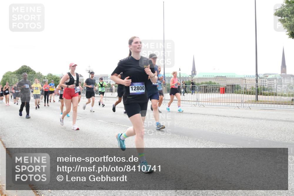 29.06.2025 - hella hamburg halbmarathon Lena Gebhardt http://msf.ph/oto/8410741 29.06.2025 10:51:02 Lombardsbrücke 120, 12800, 141, 1129, 1203, 1208, 1404, 1478, 1930, 2200, 2202, 2358, 2380, 2859, 3184, 3229, 3647, 3838, 3934, 4156, 4642, 4652, 4695, 4713, 4771, 4848, 4920, 5286, 5289, 5530, 6178, 7012, 7133, 7141, 7161, 7770, 7771, 7825, 7938, 8200, 8410, 8779, 8833, 8834, 8986, 9096, 9166, 9167, 9168, 9933, 10029, 10437, 10552, 10614, 10636, 11052, 11252, 11577, 12392, 12393, 14534, 15017, 15416 meine-sportfotos.de