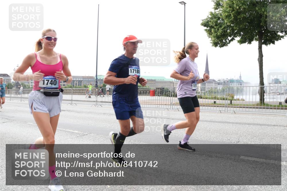 29.06.2025 - hella hamburg halbmarathon Lena Gebhardt http://msf.ph/oto/8410742 29.06.2025 10:25:13 Lombardsbrücke 1740, 17185, 1627, 1740, 2000, 2108, 2249, 2278, 3920, 3961, 3963, 4008, 4010, 4444, 5126, 5564, 5814, 6869, 7778, 8083, 8962, 9573, 9927, 10846, 11157, 11400, 11662, 11921, 13510, 13842, 14086, 14649, 14898, 15016, 15119, 15124, 15153, 15679, 15942, 16421, 16422, 17185, 17535, 17954, 18194, 18198 meine-sportfotos.de