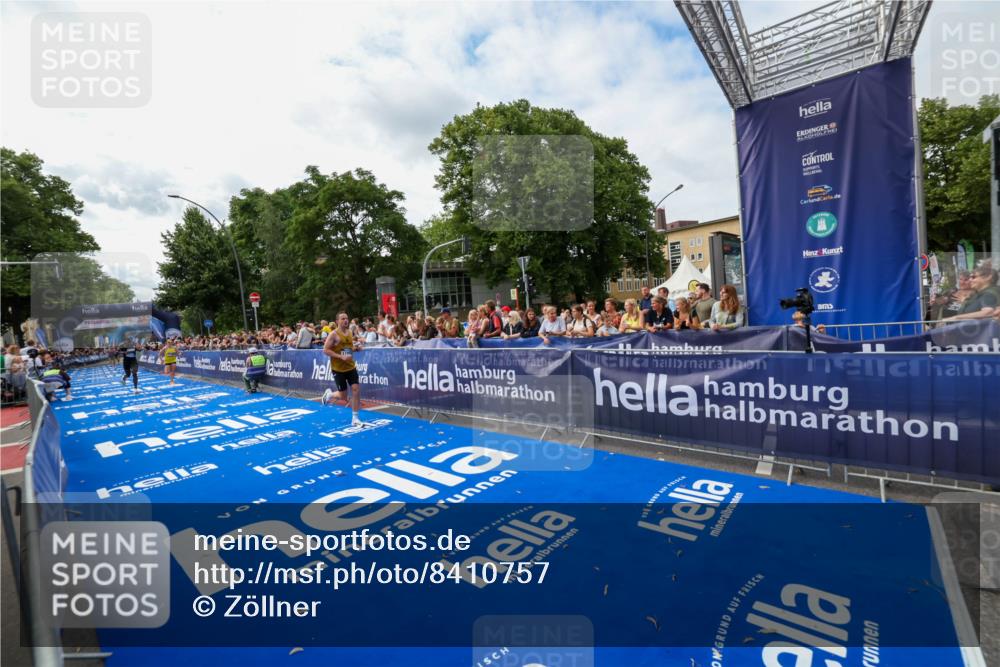29.06.2025 - hella hamburg halbmarathon Zöllner http://msf.ph/oto/8410757 29.06.2025 10:20:55 Ziel 11210, 14766, 16988, 17402 meine-sportfotos.de