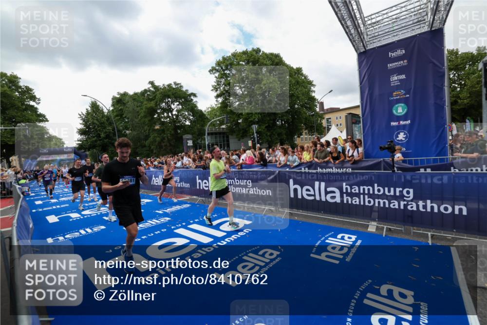 29.06.2025 - hella hamburg halbmarathon Zöllner http://msf.ph/oto/8410762 29.06.2025 10:45:08 Ziel 1171, 2270, 3917, 4997, 6266, 7709, 7843, 9302, 9710, 10313, 10741, 11688, 13919, 15334, 15365, 16685, 16689, 17381 meine-sportfotos.de
