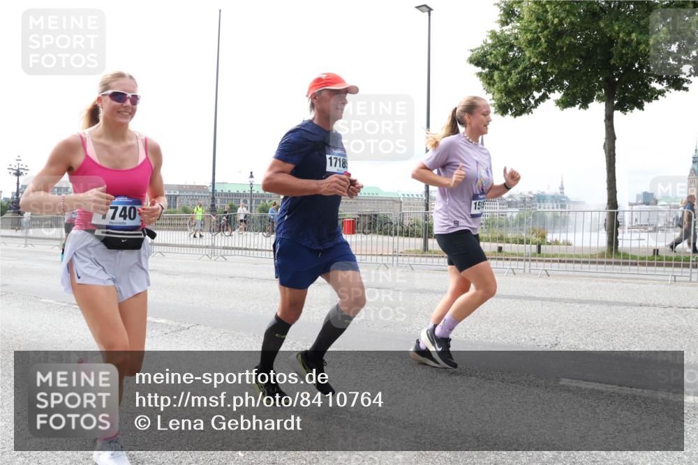 29.06.2025 - hella hamburg halbmarathon Lena Gebhardt http://msf.ph/oto/8410764 29.06.2025 10:25:13 Lombardsbrücke 740, 1718, 1515, 1627, 1740, 2000, 2108, 2249, 2278, 3920, 3961, 3963, 4008, 4010, 4444, 5126, 5564, 5814, 6869, 7778, 8083, 8962, 9573, 9927, 10846, 11157, 11400, 11662, 11921, 13510, 13842, 14086, 14649, 14898, 15016, 15119, 15124, 15153, 15679, 15942, 16421, 16422, 17185, 17535, 17954, 18194, 18198 meine-sportfotos.de