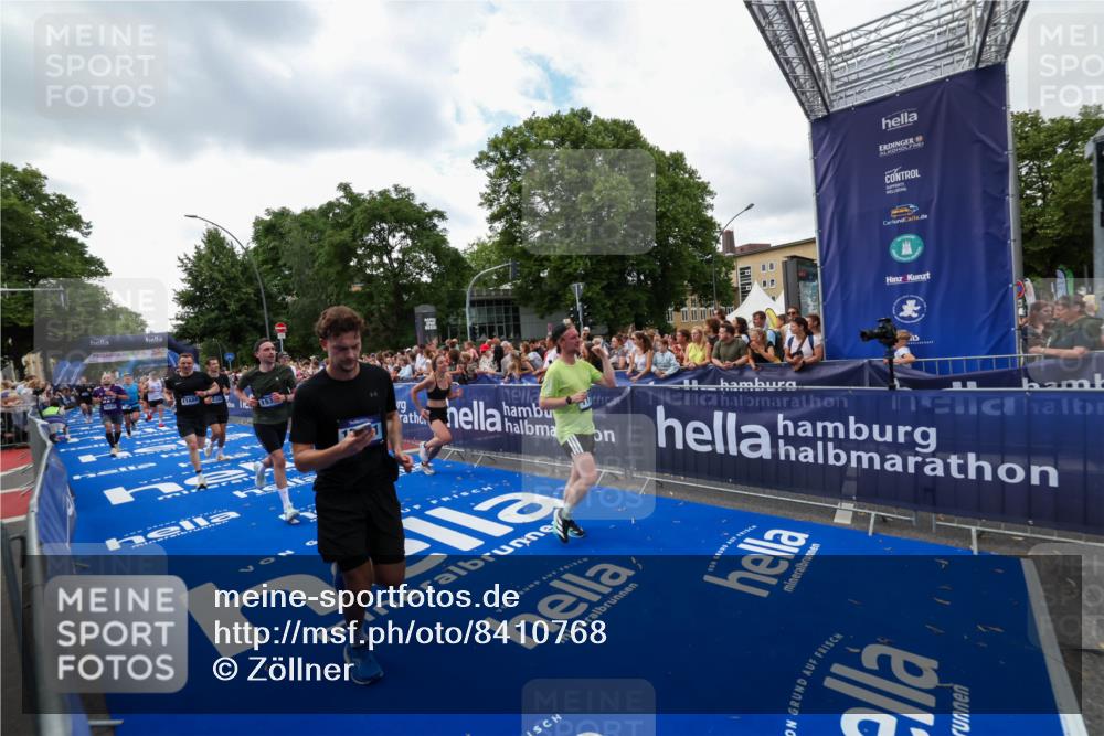 29.06.2025 - hella hamburg halbmarathon Zöllner http://msf.ph/oto/8410768 29.06.2025 10:45:08 Ziel 1171, 2270, 3917, 4997, 6266, 7709, 7843, 9302, 9710, 10313, 10741, 11688, 13919, 15334, 15365, 16685, 16689, 17381 meine-sportfotos.de