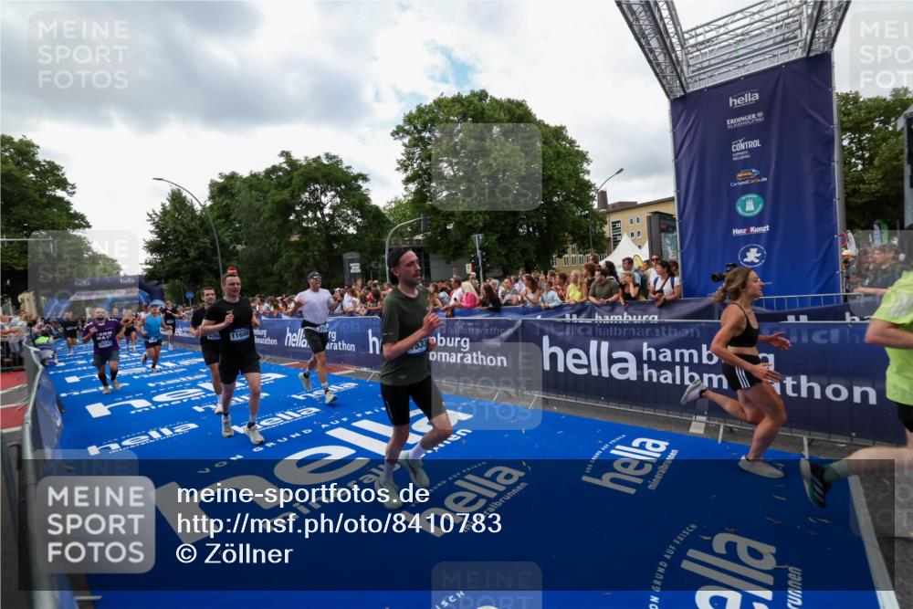29.06.2025 - hella hamburg halbmarathon Zöllner http://msf.ph/oto/8410783 29.06.2025 10:45:09 Ziel 1171, 2270, 3917, 4997, 6266, 6575, 6819, 7709, 7843, 9302, 9710, 10313, 10741, 11688, 13919, 15334, 15365, 16685, 16689, 17381, 17960 meine-sportfotos.de
