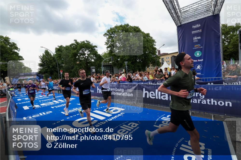 29.06.2025 - hella hamburg halbmarathon Zöllner http://msf.ph/oto/8410795 29.06.2025 10:45:10 Ziel 2270, 3917, 4997, 6266, 6575, 6819, 7087, 7709, 7843, 9302, 9710, 10313, 10741, 11688, 13919, 15334, 15365, 16685, 16689, 17120, 17960, 18346, 18718 meine-sportfotos.de