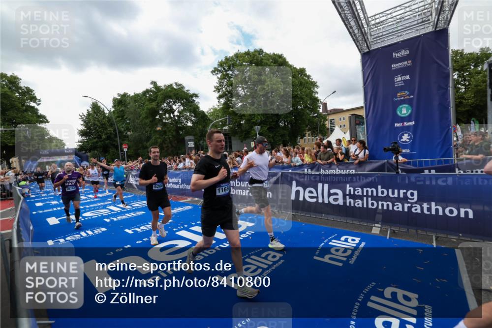 29.06.2025 - hella hamburg halbmarathon Zöllner http://msf.ph/oto/8410800 29.06.2025 10:45:10 Ziel 2270, 3917, 4997, 6266, 6575, 6819, 7087, 7709, 7843, 9302, 9710, 10313, 10741, 11688, 13919, 15334, 15365, 16685, 16689, 17120, 17960, 18346, 18718 meine-sportfotos.de