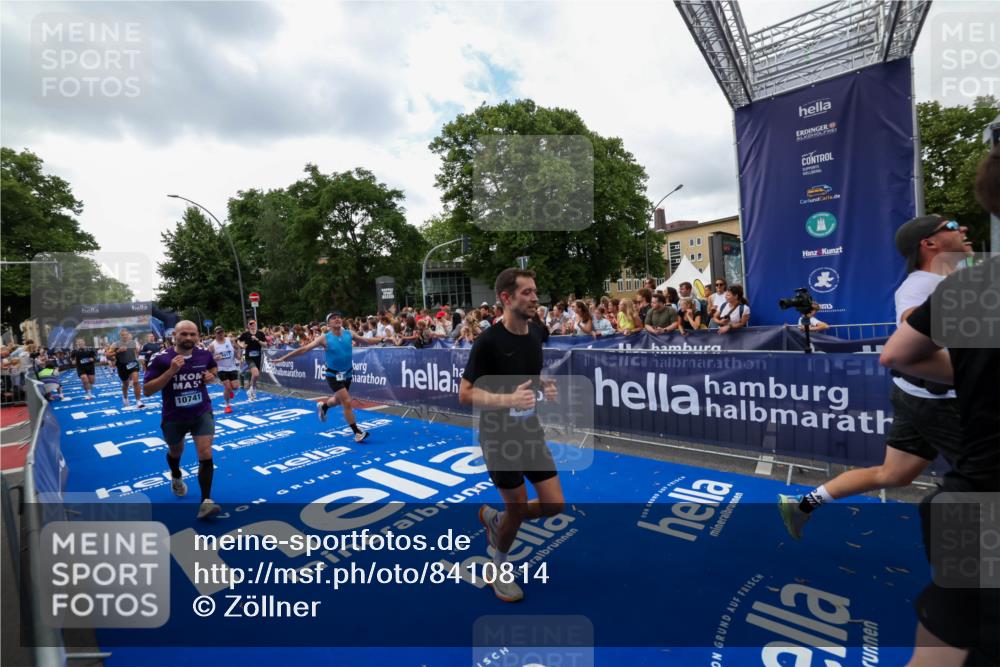 29.06.2025 - hella hamburg halbmarathon Zöllner http://msf.ph/oto/8410814 29.06.2025 10:45:11 Ziel 2270, 3917, 4997, 6266, 6575, 6819, 7087, 7709, 9302, 9710, 10313, 10741, 11688, 13919, 15365, 15651, 16685, 16689, 17120, 17960, 18346, 18718 meine-sportfotos.de