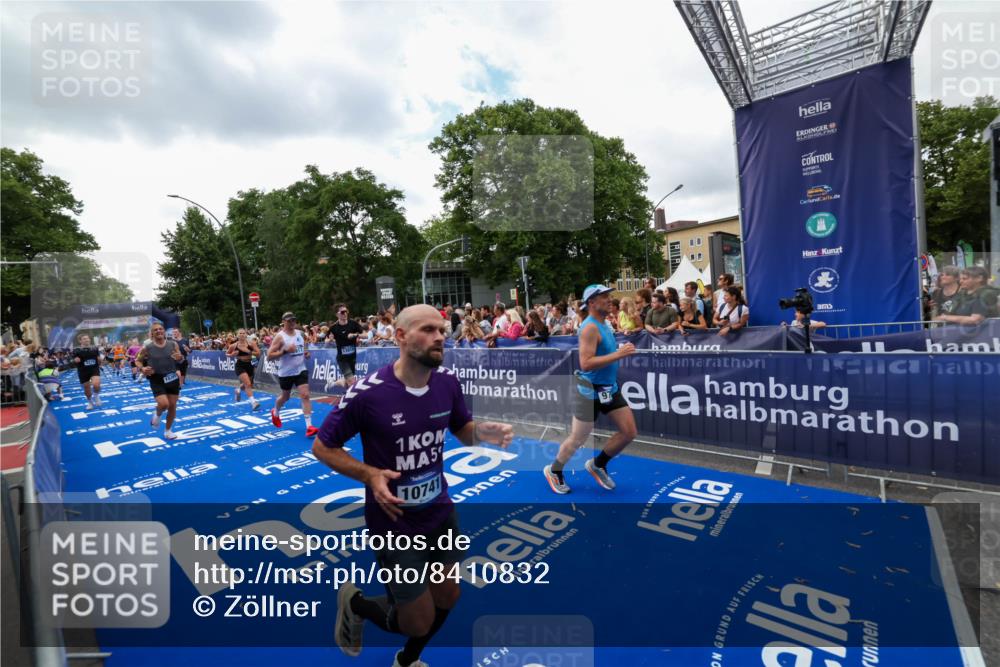 29.06.2025 - hella hamburg halbmarathon Zöllner http://msf.ph/oto/8410832 29.06.2025 10:45:12 Ziel 2270, 3917, 4997, 6375, 6575, 6819, 7087, 9302, 9710, 10313, 10741, 13919, 15365, 15651, 16685, 16689, 17120, 17960, 18346, 18718 meine-sportfotos.de