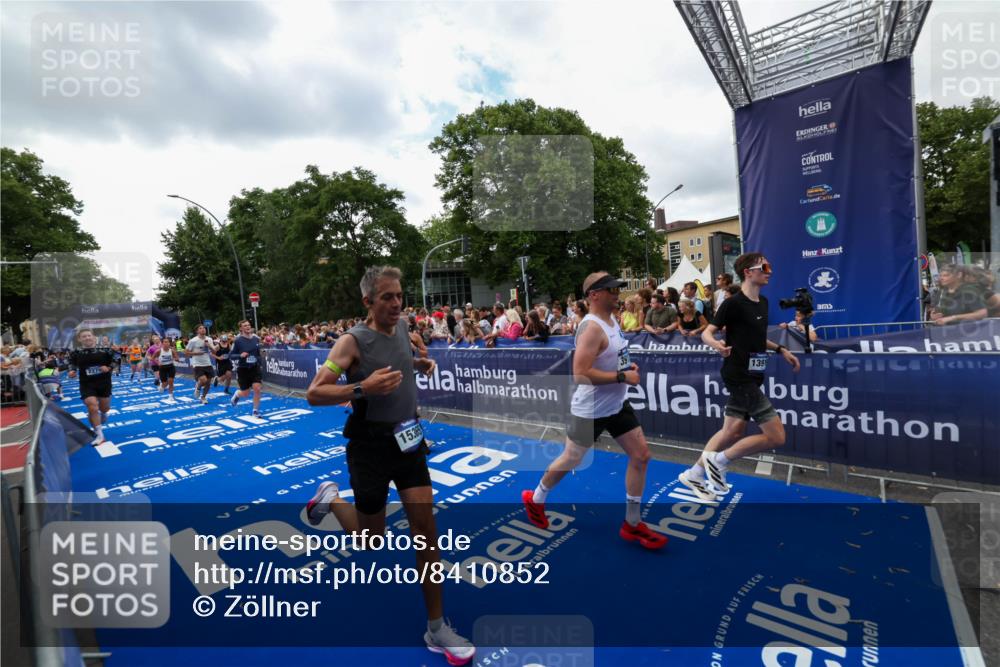 29.06.2025 - hella hamburg halbmarathon Zöllner http://msf.ph/oto/8410852 29.06.2025 10:45:13 Ziel 2270, 3917, 4997, 6054, 6375, 6575, 6819, 7087, 9302, 9710, 10313, 13919, 15365, 15651, 16685, 16689, 17120, 17960, 18346, 18718 meine-sportfotos.de