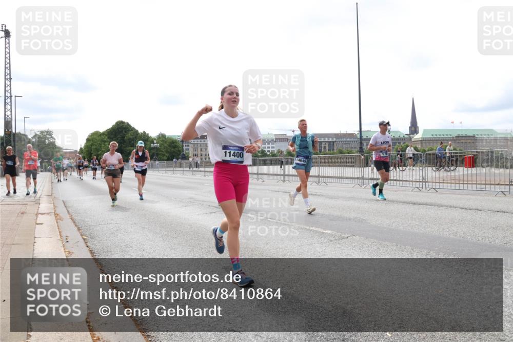 29.06.2025 - hella hamburg halbmarathon Lena Gebhardt http://msf.ph/oto/8410864 29.06.2025 10:25:15 Lombardsbrücke 11400, 1093, 1627, 1740, 2000, 2108, 2249, 2278, 3920, 3961, 3963, 4008, 4010, 4444, 5126, 5564, 5814, 6869, 7778, 8083, 8962, 9573, 9927, 10845, 10846, 11157, 11400, 11662, 11921, 13510, 13842, 14086, 14649, 14898, 15016, 15119, 15124, 15153, 15283, 15679, 15942, 16421, 16422, 17185, 17954, 18194, 18198 meine-sportfotos.de