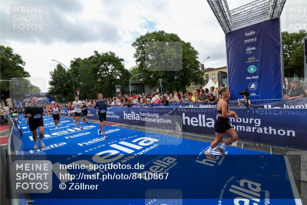 29.06.2025 - hella hamburg halbmarathon Zöllner http://msf.ph/oto/8410867 29.06.2025 10:45:14 Ziel 2270, 4997, 6054, 6375, 6575, 6819, 7087, 9302, 10313, 12783, 15365, 15636, 15651, 15760, 16513, 16685, 16689, 17120, 17960, 18346, 18718 meine-sportfotos.de