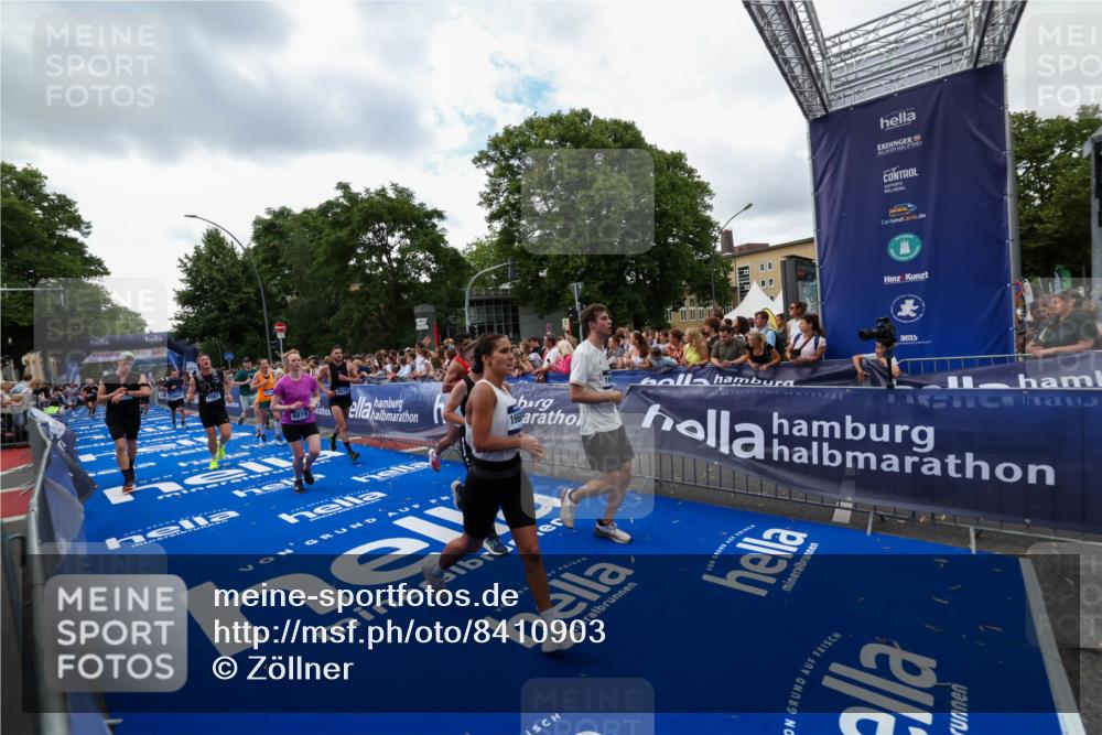 29.06.2025 - hella hamburg halbmarathon Zöllner http://msf.ph/oto/8410903 29.06.2025 10:45:16 Ziel 2188, 2270, 6054, 6375, 6575, 6819, 7087, 9302, 10064, 12783, 15563, 15636, 15651, 15741, 15760, 16513, 16685, 16689, 17120, 17960, 18346, 18718 meine-sportfotos.de