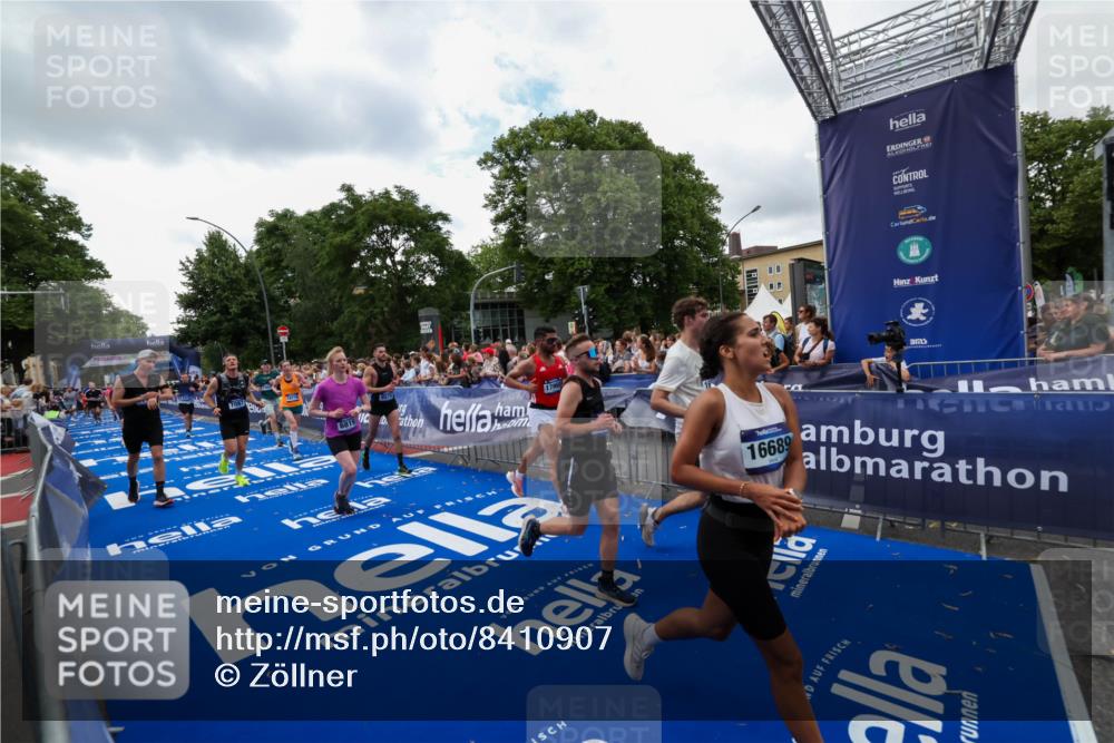 29.06.2025 - hella hamburg halbmarathon Zöllner http://msf.ph/oto/8410907 29.06.2025 10:45:16 Ziel 2188, 2270, 6054, 6375, 6575, 6819, 7087, 9302, 10064, 12783, 15563, 15636, 15651, 15741, 15760, 16513, 16685, 16689, 17120, 17960, 18346, 18718 meine-sportfotos.de