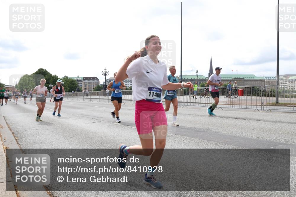 29.06.2025 - hella hamburg halbmarathon Lena Gebhardt http://msf.ph/oto/8410928 29.06.2025 10:25:15 Lombardsbrücke 15619, 8083, 11400, 14649, 1093, 1627, 1740, 2000, 2108, 2249, 2278, 3920, 3961, 3963, 4008, 4010, 4444, 5126, 5564, 5814, 6869, 7778, 8083, 8962, 9573, 9927, 10845, 10846, 11157, 11400, 11662, 11921, 13510, 13842, 14086, 14649, 14898, 15016, 15119, 15124, 15153, 15283, 15679, 15942, 16421, 16422, 17185, 17954, 18194, 18198 meine-sportfotos.de