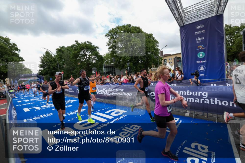 29.06.2025 - hella hamburg halbmarathon Zöllner http://msf.ph/oto/8410931 29.06.2025 10:45:17 Ziel 2188, 6054, 6375, 6575, 6819, 7087, 9302, 10064, 12783, 15563, 15636, 15651, 15741, 15760, 16513, 16685, 17120, 17960, 18346, 18718 meine-sportfotos.de