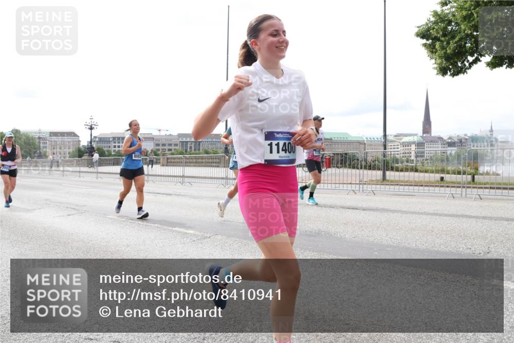 29.06.2025 - hella hamburg halbmarathon Lena Gebhardt http://msf.ph/oto/8410941 29.06.2025 10:25:16 Lombardsbrücke 11400, 7778, 1093, 1627, 1740, 2000, 2108, 2249, 2278, 3920, 3961, 3963, 4008, 4010, 4444, 5126, 5564, 5814, 6869, 7778, 8083, 8962, 9573, 9927, 10845, 10846, 11157, 11400, 11662, 11921, 13510, 13842, 14086, 14649, 15016, 15119, 15124, 15153, 15283, 15679, 15942, 16421, 16422, 17185, 17954, 18194, 18198 meine-sportfotos.de