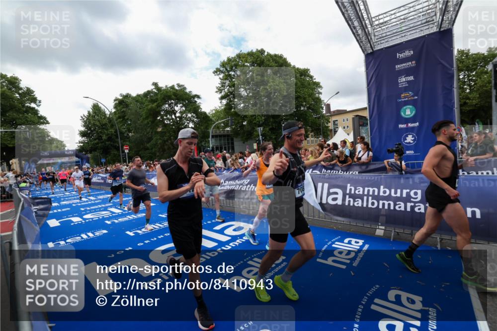 29.06.2025 - hella hamburg halbmarathon Zöllner http://msf.ph/oto/8410943 29.06.2025 10:45:18 Ziel 2188, 6054, 6375, 6575, 6819, 7087, 10064, 12783, 15563, 15636, 15651, 15741, 15760, 16513, 17120, 17960, 18346, 18718 meine-sportfotos.de